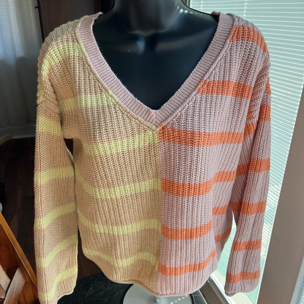 American Eagle Sweater - Picture 4 of 4